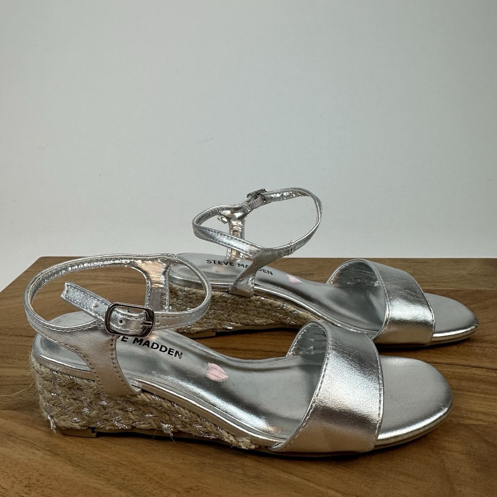 New NWOB Big Kids Steve Madden Silver Espadrille Wedge Heeled Sandals Size 1 Y
